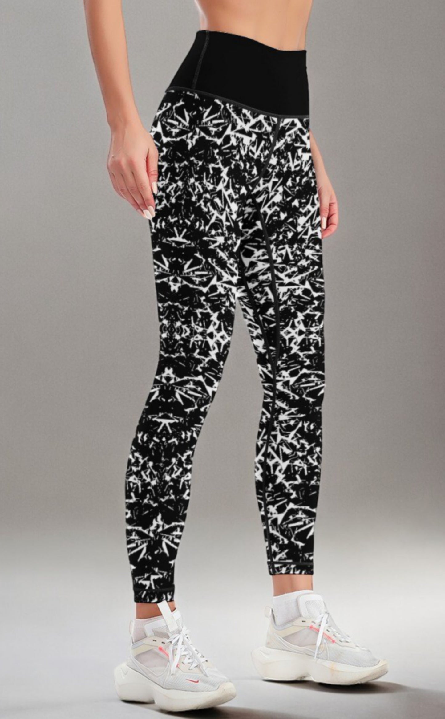 QUEEN of SPADES Leggings - Bold and Stylish Design for Confident Women - Perfect for Yoga, Gym, and Casual Wear